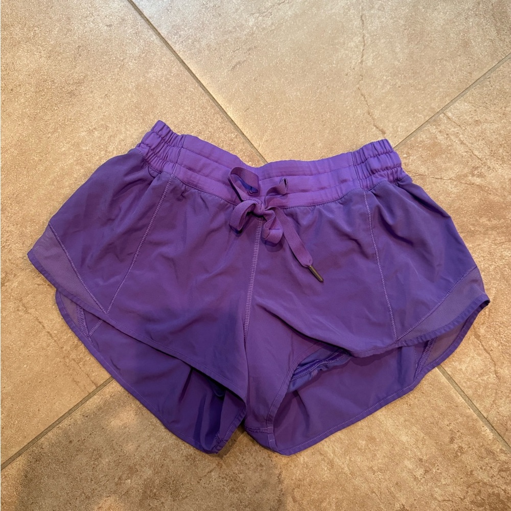 Lululemon hotty hot shorts 2.5”